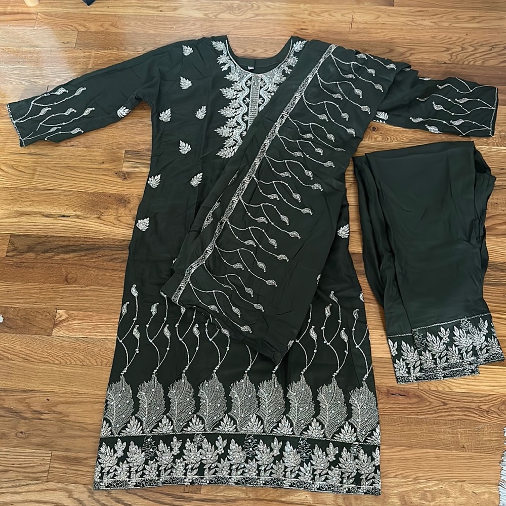 Traditional Indian/Pakistani Dress/Pants Set